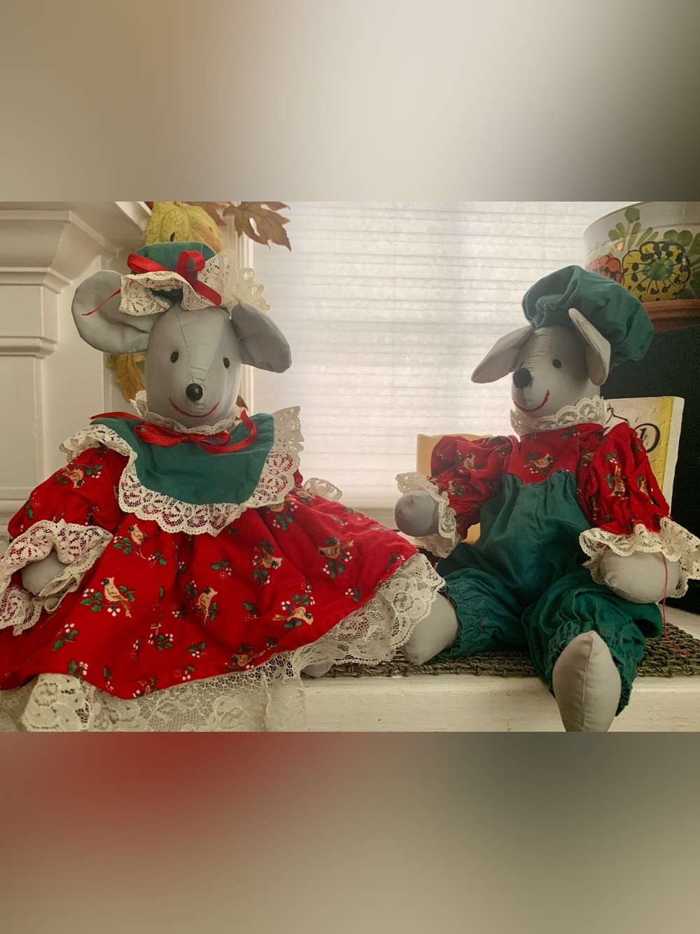 Vintage Holiday Country Santa & Mrs.Claus Folkart Mouse Fabric Figurine Set